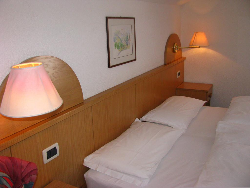 Hotel Nes Crepes Pozza di Fassa Phòng bức ảnh
