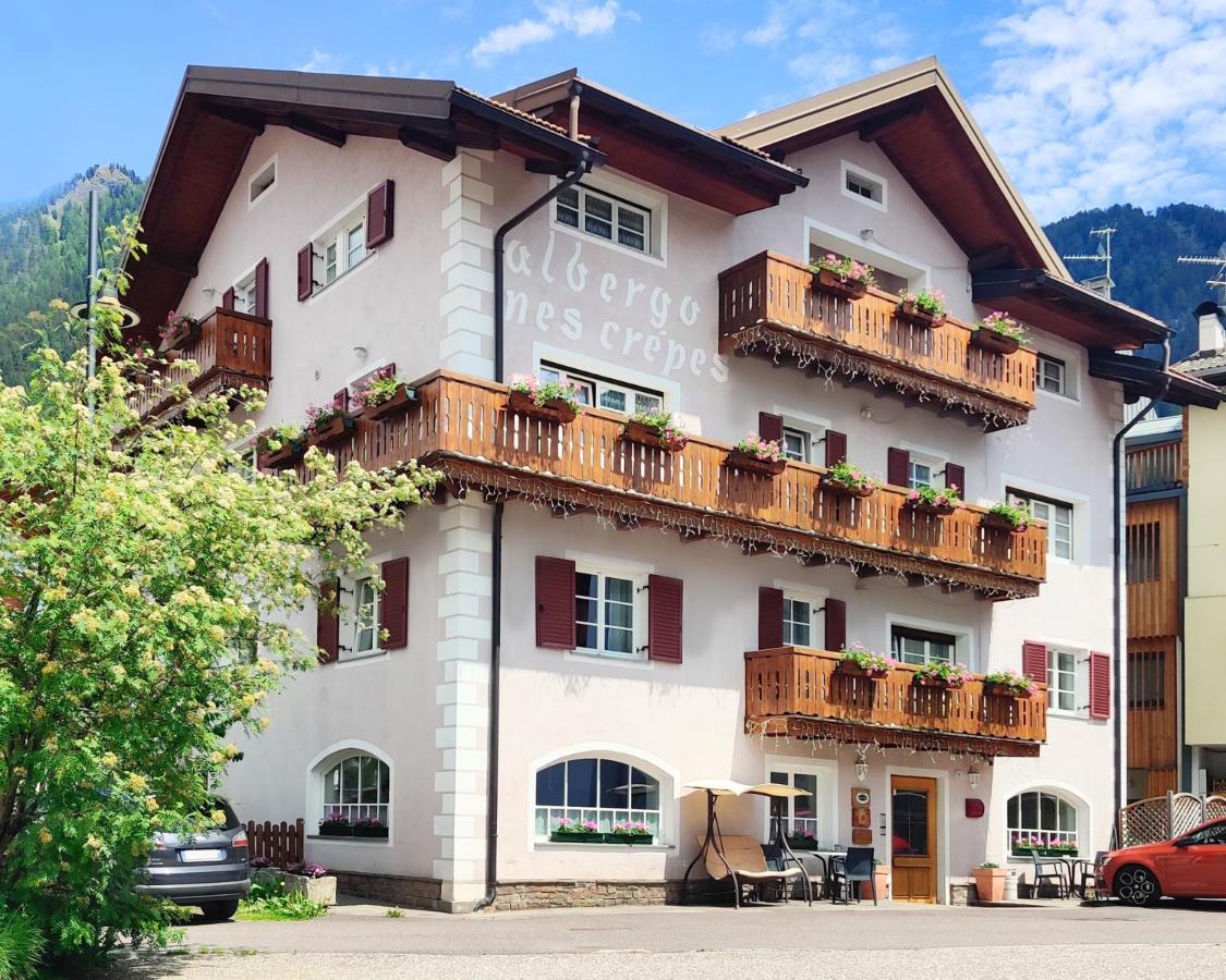 Hotel Nes Crepes Pozza di Fassa Ngoại thất bức ảnh