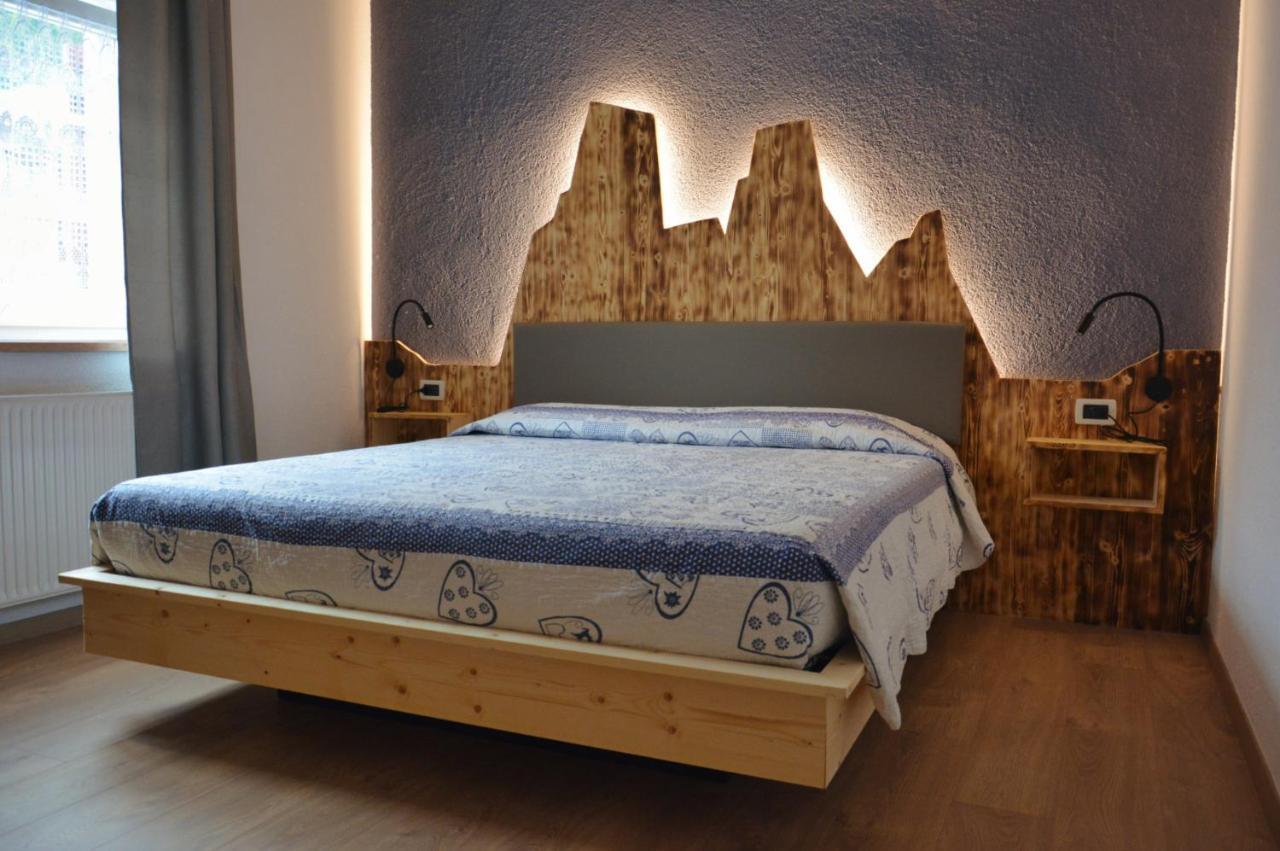 Hotel Nes Crepes Pozza di Fassa Ngoại thất bức ảnh