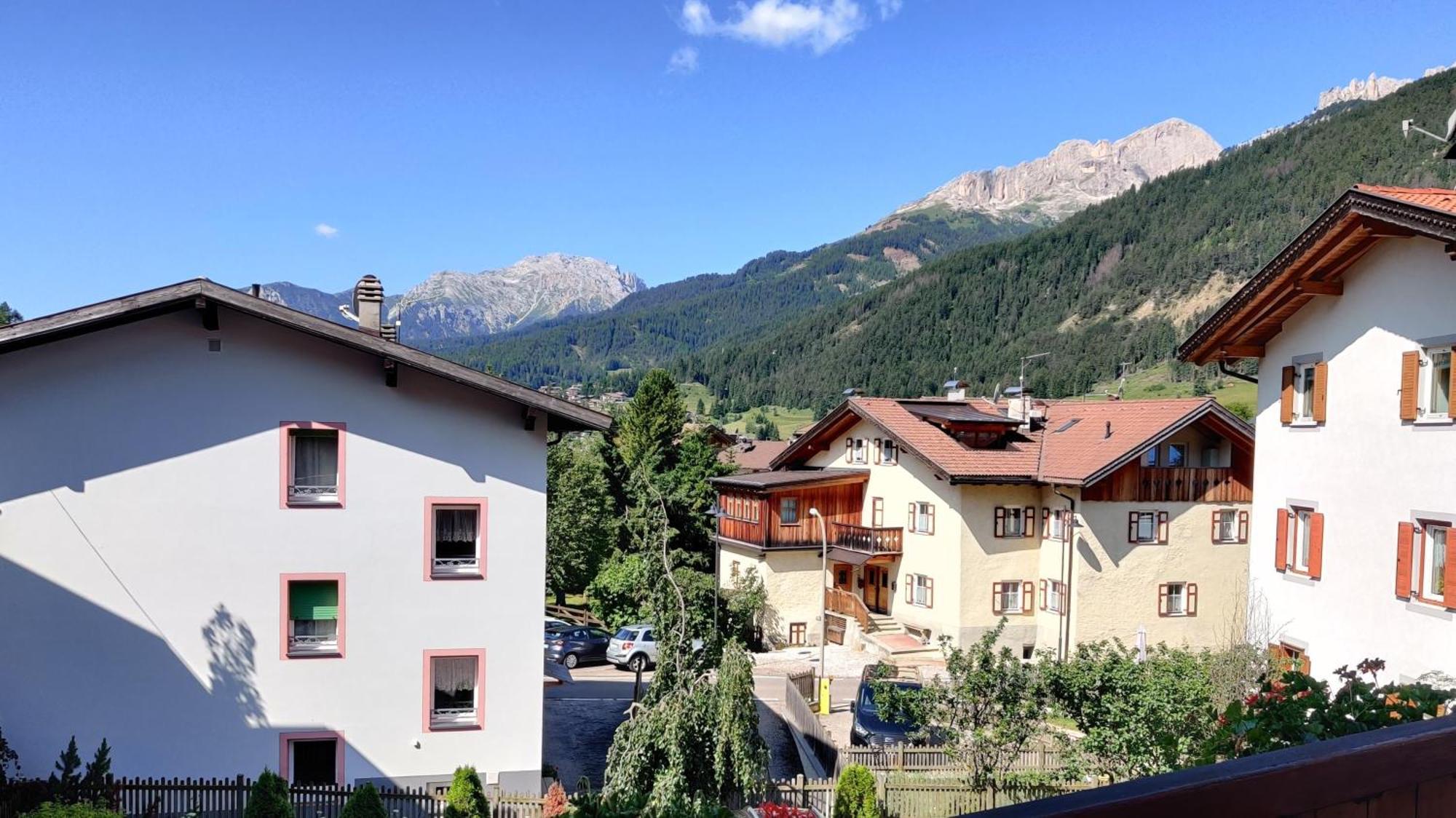 Hotel Nes Crepes Pozza di Fassa Ngoại thất bức ảnh