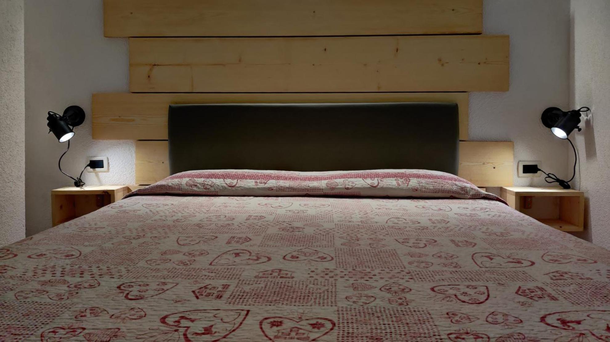 Hotel Nes Crepes Pozza di Fassa Ngoại thất bức ảnh