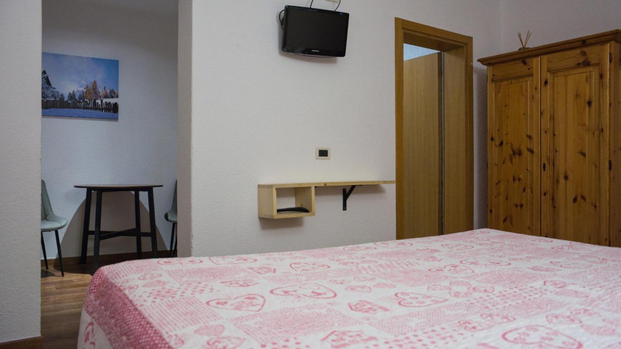 Hotel Nes Crepes Pozza di Fassa Phòng bức ảnh
