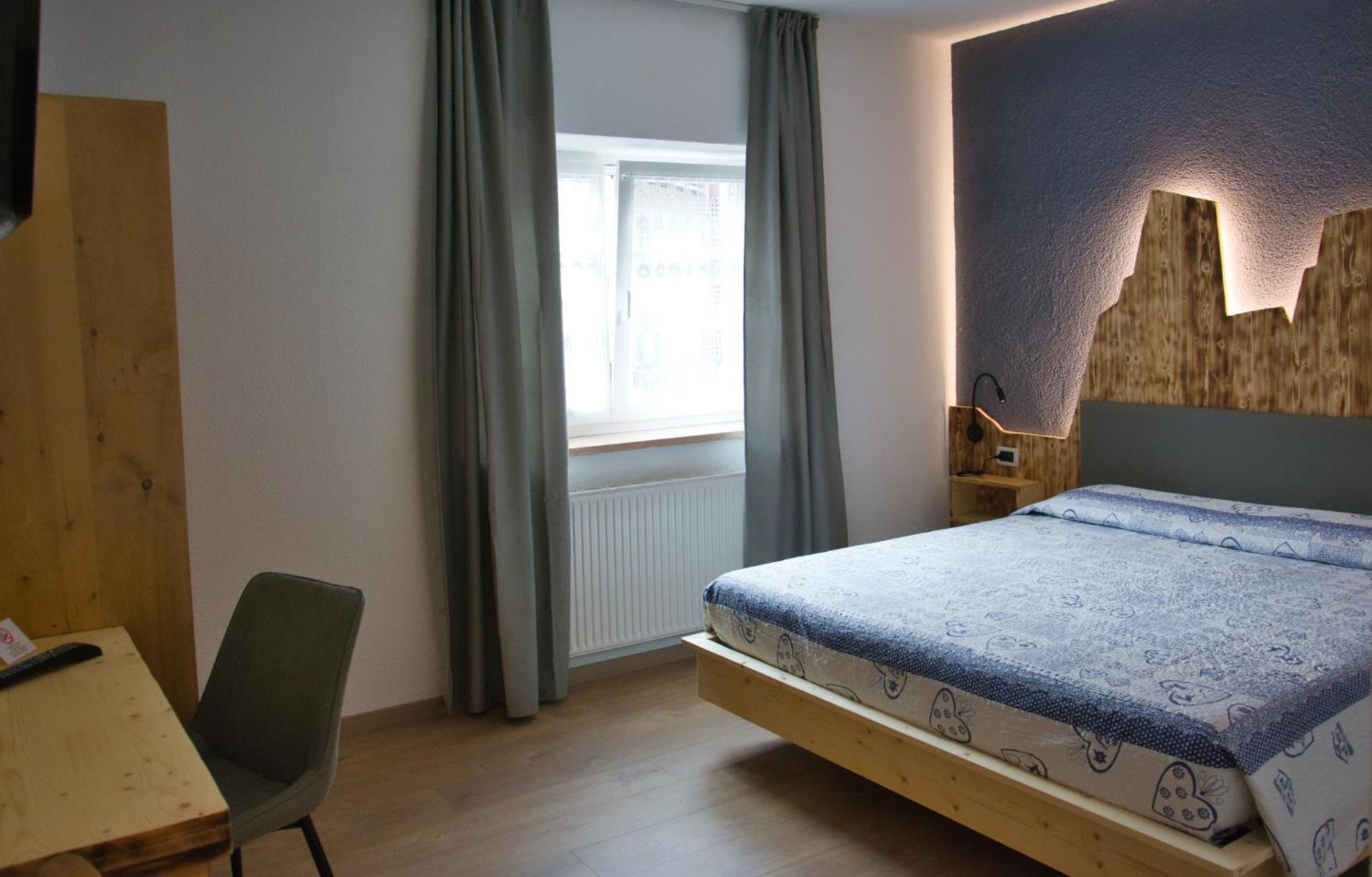Hotel Nes Crepes Pozza di Fassa Phòng bức ảnh