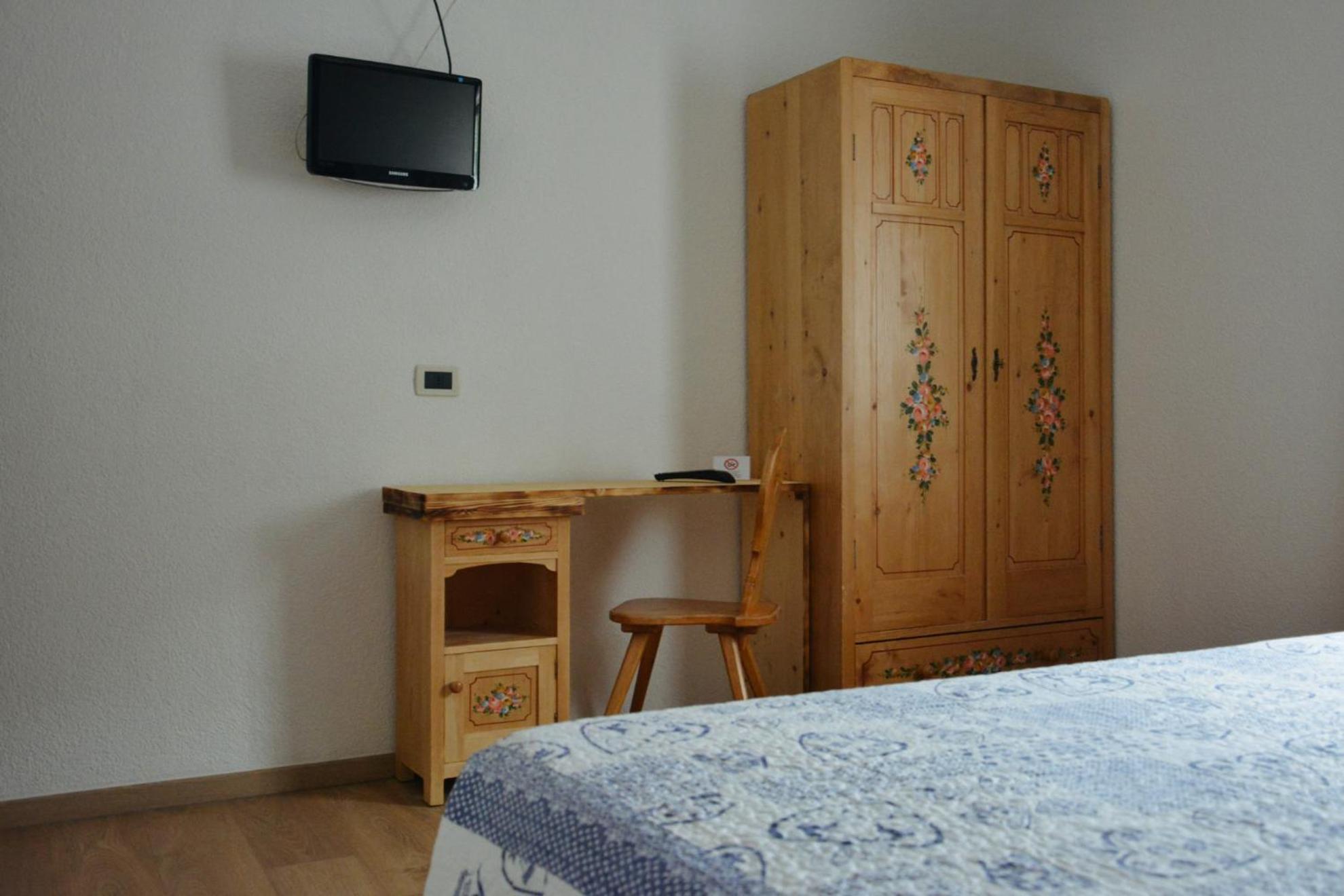 Hotel Nes Crepes Pozza di Fassa Phòng bức ảnh