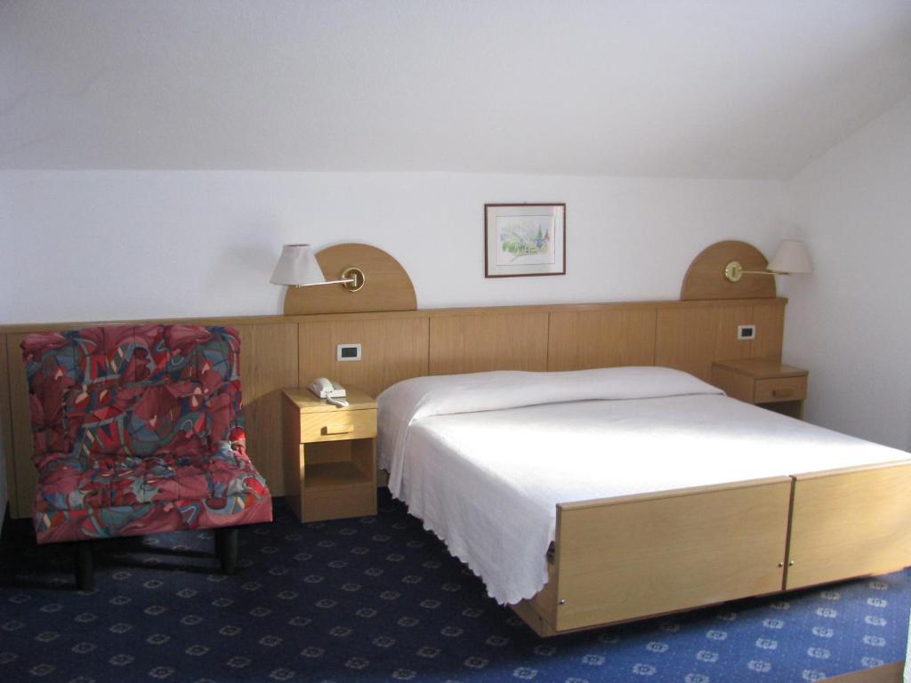 Hotel Nes Crepes Pozza di Fassa Phòng bức ảnh