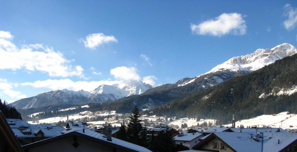 Hotel Nes Crepes Pozza di Fassa Phòng bức ảnh