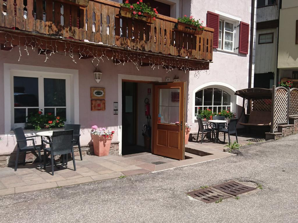 Hotel Nes Crepes Pozza di Fassa Ngoại thất bức ảnh