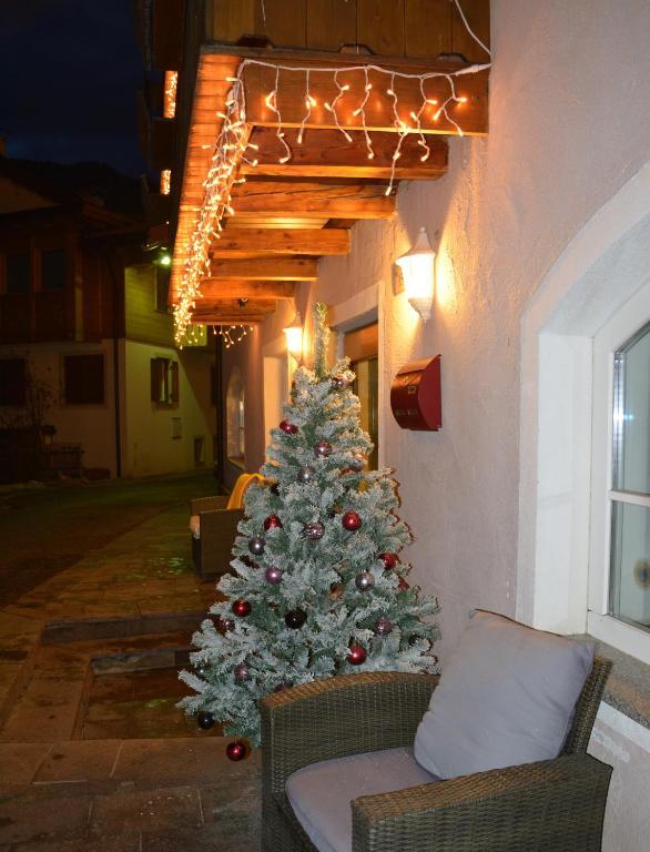 Hotel Nes Crepes Pozza di Fassa Ngoại thất bức ảnh