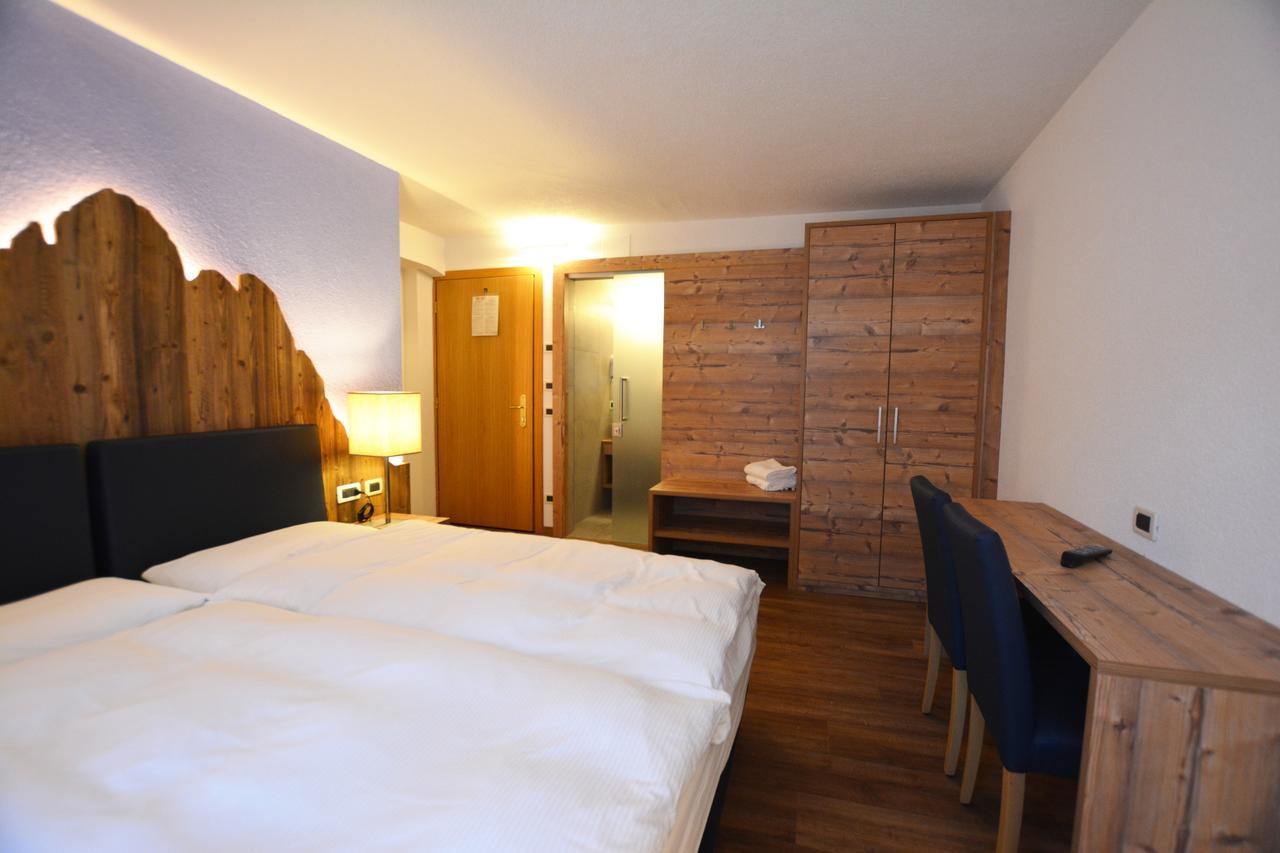 Hotel Nes Crepes Pozza di Fassa Ngoại thất bức ảnh