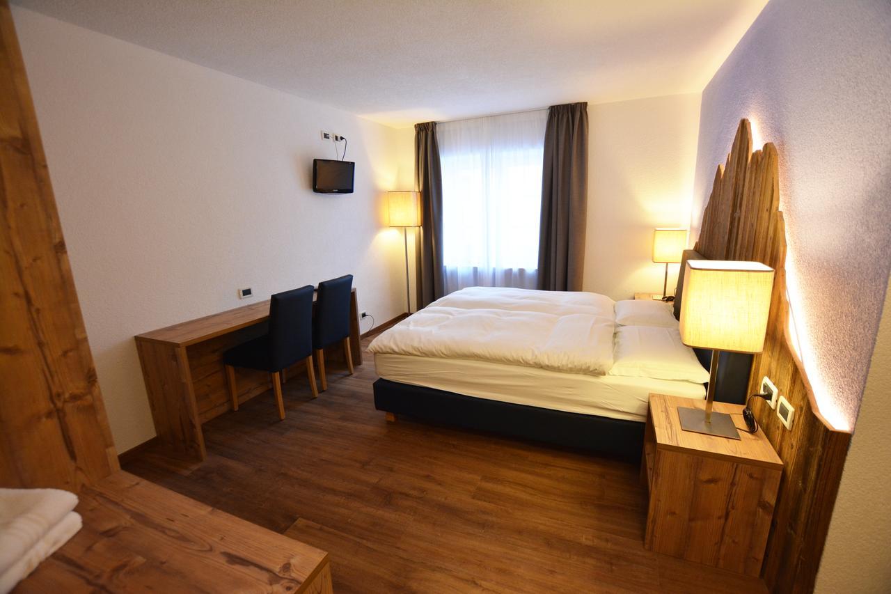 Hotel Nes Crepes Pozza di Fassa Ngoại thất bức ảnh