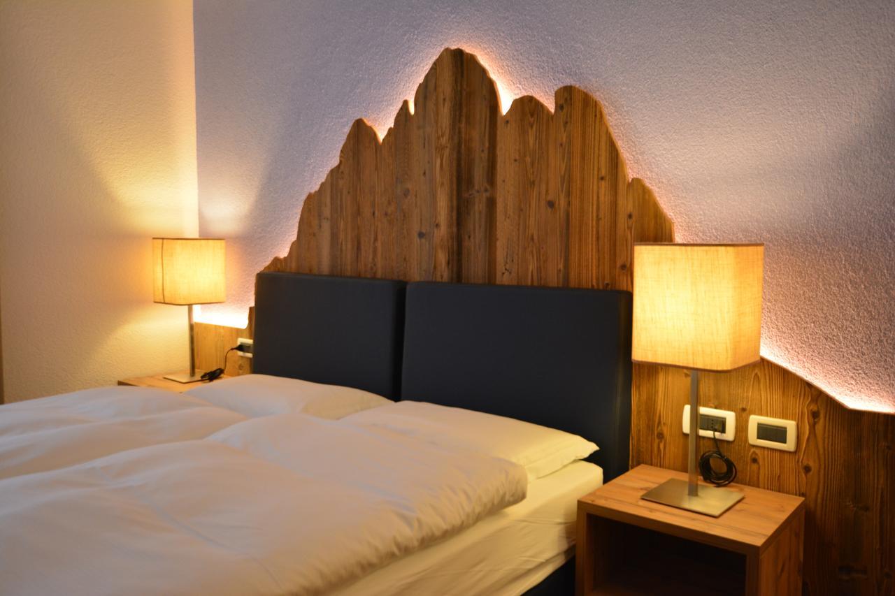 Hotel Nes Crepes Pozza di Fassa Ngoại thất bức ảnh
