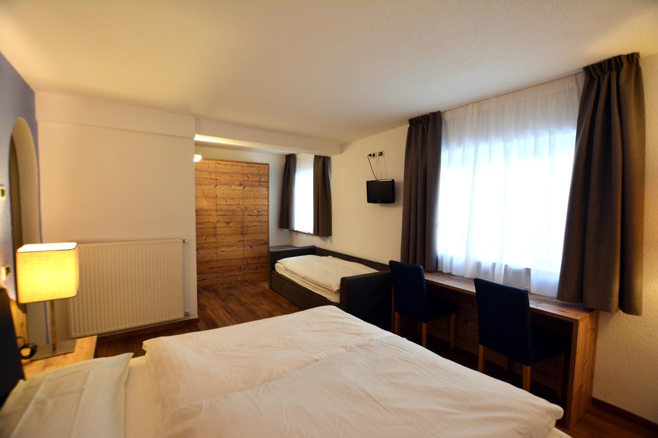 Hotel Nes Crepes Pozza di Fassa Ngoại thất bức ảnh