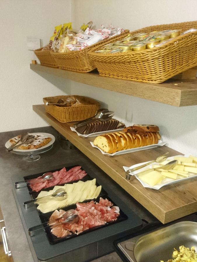 Hotel Nes Crepes Pozza di Fassa Ngoại thất bức ảnh