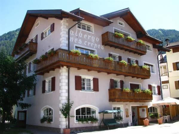 Hotel Nes Crepes Pozza di Fassa Ngoại thất bức ảnh