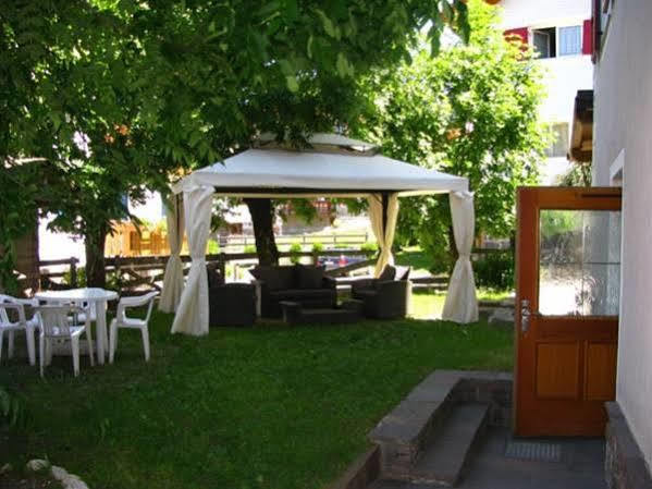 Hotel Nes Crepes Pozza di Fassa Ngoại thất bức ảnh
