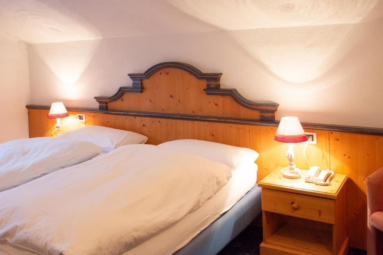 Hotel Nes Crepes Pozza di Fassa Ngoại thất bức ảnh